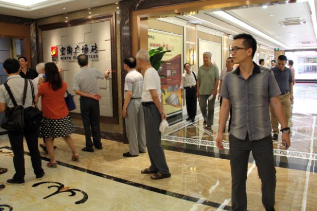 图5、全国闻名的宏陶广场砖.jpg