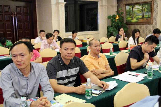 图2、宏陶公司多名代表参加会员大会.jpg