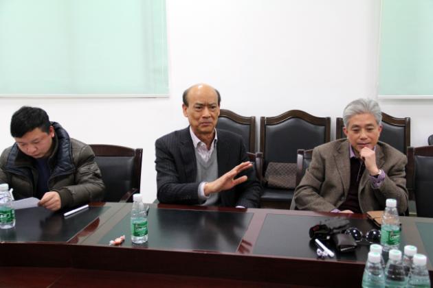 图3、企业副总欧家瑞（中）肯定宏陶举办优秀专卖店评比五年来所取得的成绩，右一为企业市场总监王勇.jpg