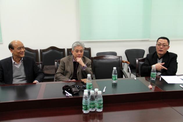 图4、宏陶抛光砖销售副总张彦（右一）在会上提出建议.jpg