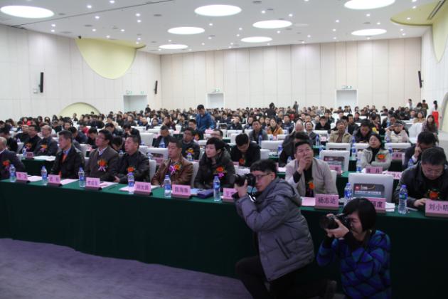 图8、记者们争先恐后的抓拍也挺有意思
