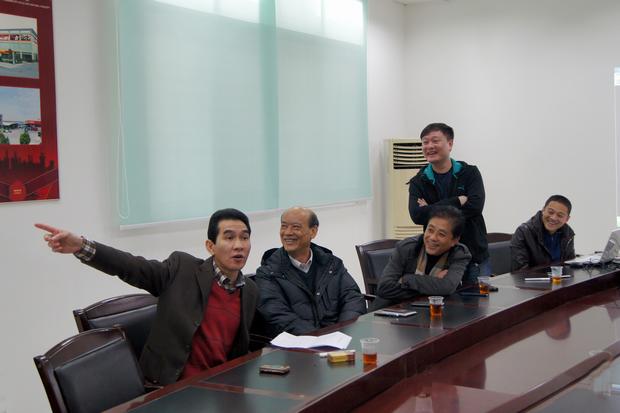 图11、宏陶销售总经理陆志江对获评优秀专卖店精彩点评
