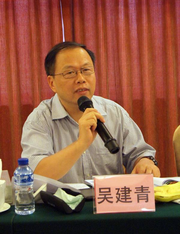 图2、华南理工大学教授吴建青会上讲话情景