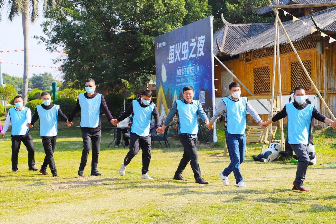 宏陶瓷砖地砖全体员工既是一场娱乐，又是一场团队精神的训练图片